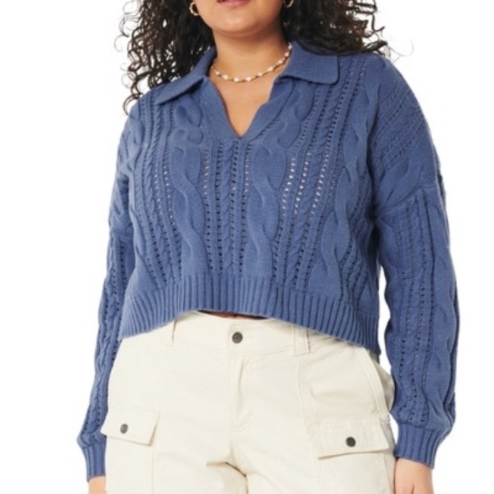 Hollister Women's Blue V-Neck Cable Sweater